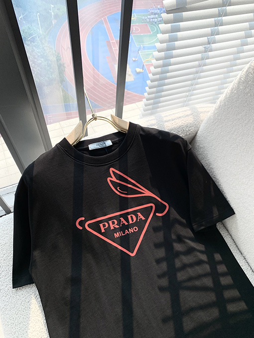 プラダ ロゴパターンプレスを採用半袖Tシャツ