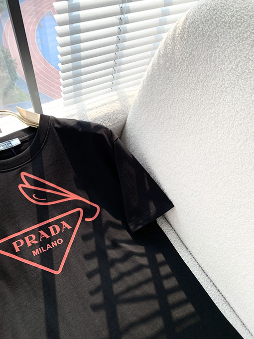 プラダ ロゴパターンプレスを採用半袖Tシャツ