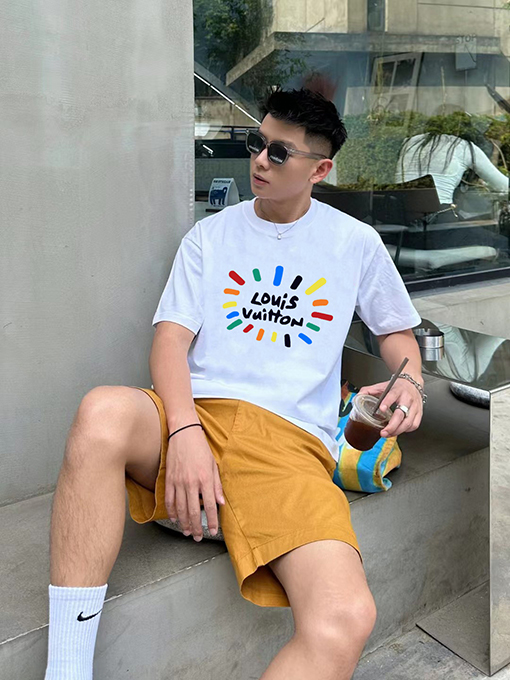 ルイヴィトン 新しいトレンドプリントファッションクルーネック半袖Tシャツ