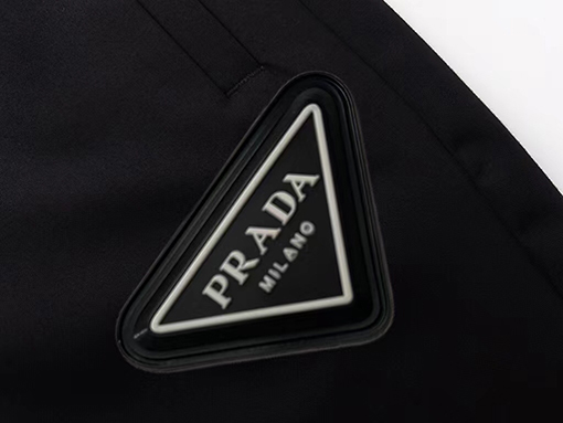 プラダ スーパーコピー スウェットパンツ ファッション  PRADA三角ロゴプレート