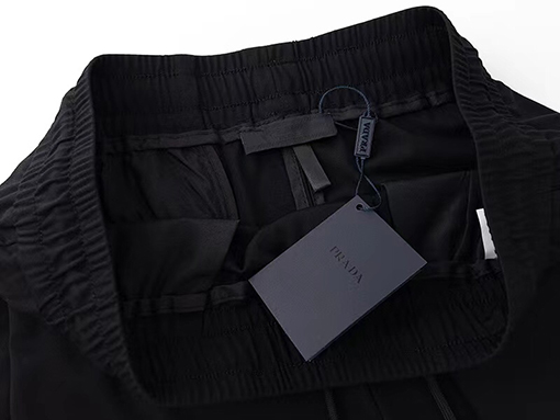 プラダ スーパーコピー スウェットパンツ ファッション  PRADA三角ロゴプレート