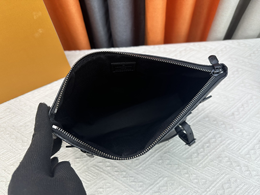 ルイヴィトン  LV Aerogram iPadクラッチバッグ M40504
