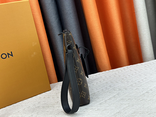 ルイヴィトン  LV Aerogram iPadクラッチバッグ M40504