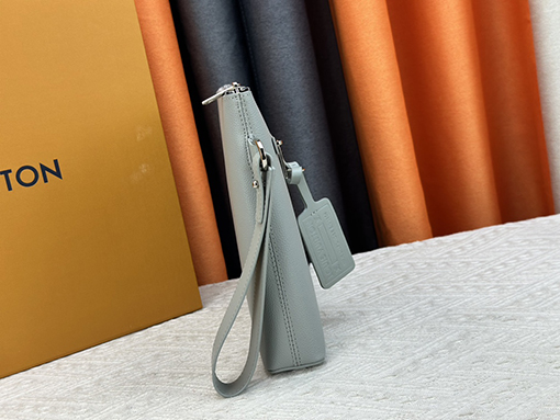 ルイヴィトン  LV Aerogram iPadクラッチバッグ M40504