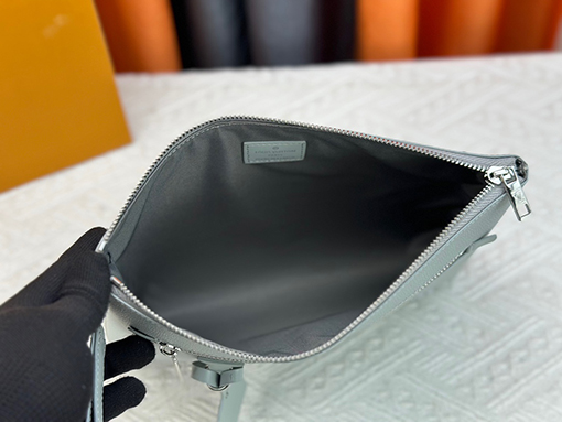 ルイヴィトン  LV Aerogram iPadクラッチバッグ M40504