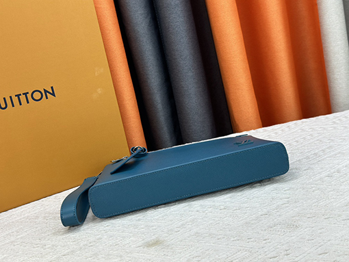 ルイヴィトン  LV Aerogram iPadクラッチバッグ M40504