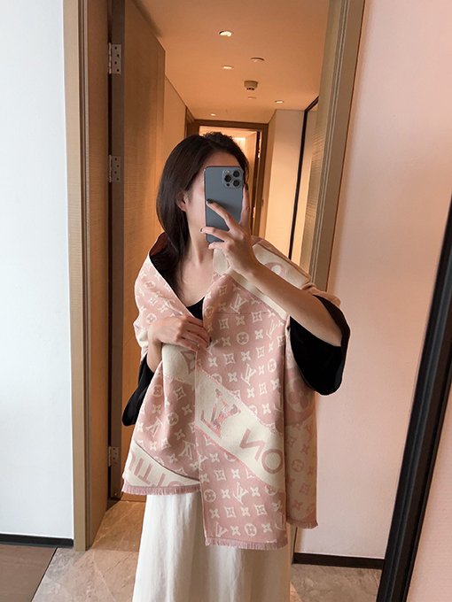 ルイヴィトン   スタイリッシュなカシミヤスカーフ