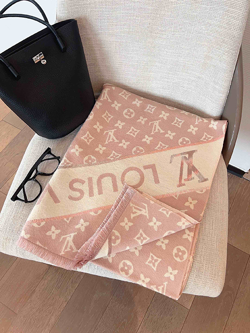 ルイヴィトン   スタイリッシュなカシミヤスカーフ