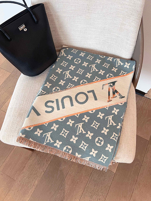 ルイヴィトン   スタイリッシュなカシミヤスカーフ