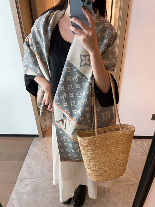 ルイヴィトン   スタイリッシュなカシミヤスカーフ