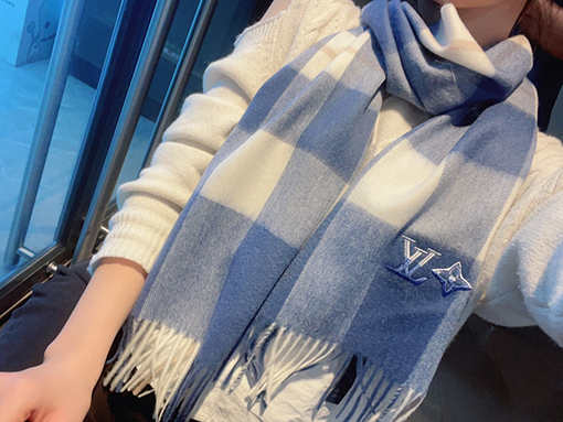 ルイヴィトン  LVの高級で重要なメンズスカーフ