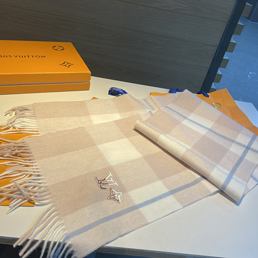 ルイヴィトン  LVの高級で重要なメンズスカーフ