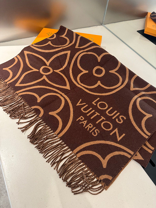 ルイヴィトン In Bloom大型モノグラム花柄スカーフ