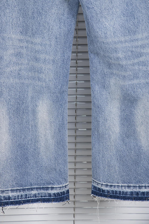 セリーヌ  ウォッシュ加工ストレートジーンズ