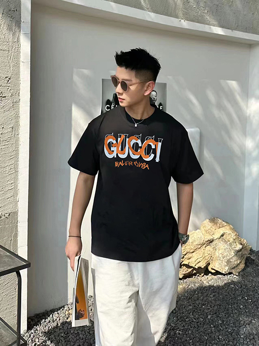 グッチ  個性的なプリント半袖Tシャツ