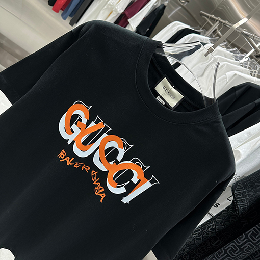 グッチ  個性的なプリント半袖Tシャツ