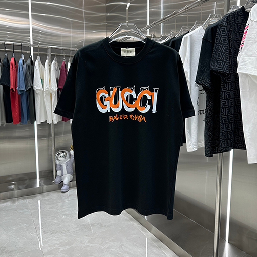 グッチ  個性的なプリント半袖Tシャツ