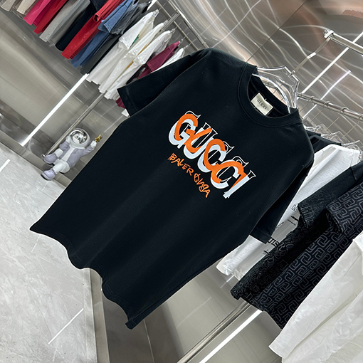 グッチ  個性的なプリント半袖Tシャツ