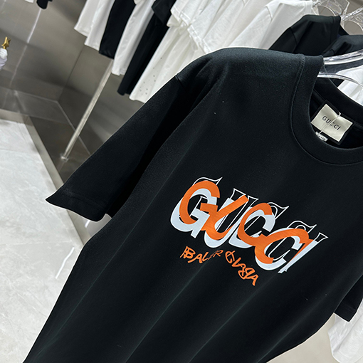グッチ  個性的なプリント半袖Tシャツ