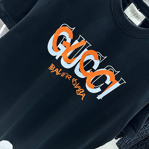グッチ  個性的なプリント半袖Tシャツ