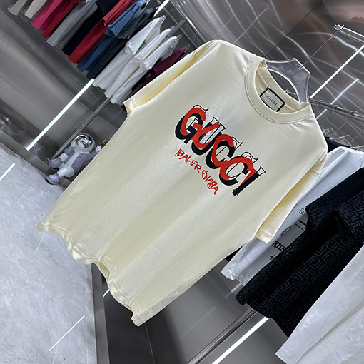 グッチ  個性的なプリント半袖Tシャツ