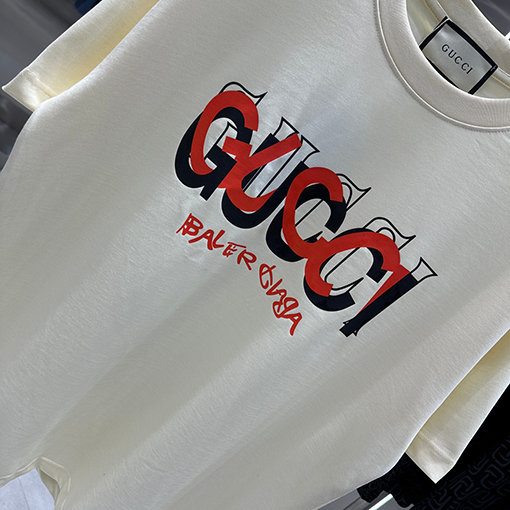 グッチ  個性的なプリント半袖Tシャツ