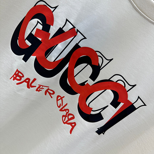 グッチ  個性的なプリント半袖Tシャツ