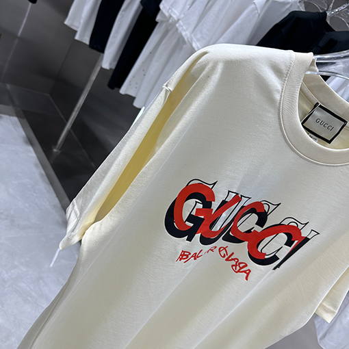 グッチ  個性的なプリント半袖Tシャツ