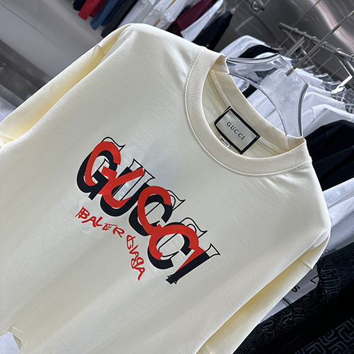 グッチ  個性的なプリント半袖Tシャツ