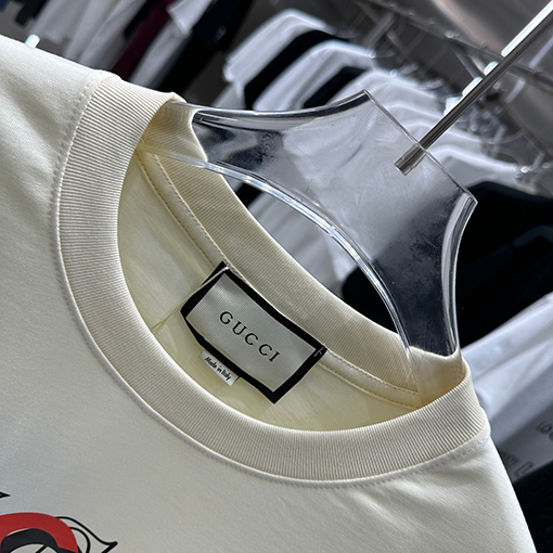 グッチ  個性的なプリント半袖Tシャツ