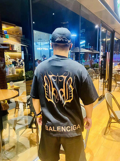 バレンシアガ プリントロゴ半袖Tシャツ