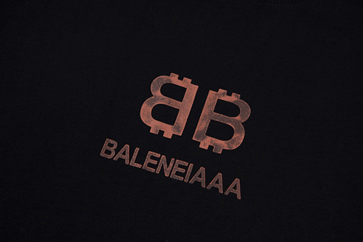 バレンシアガ プリントロゴ半袖Tシャツ