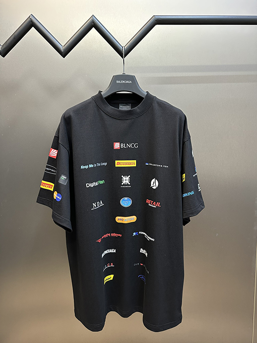 バレンシアガ   マルチロゴプリント半袖Tシャツ
