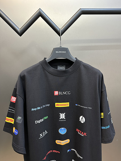 バレンシアガ   マルチロゴプリント半袖Tシャツ