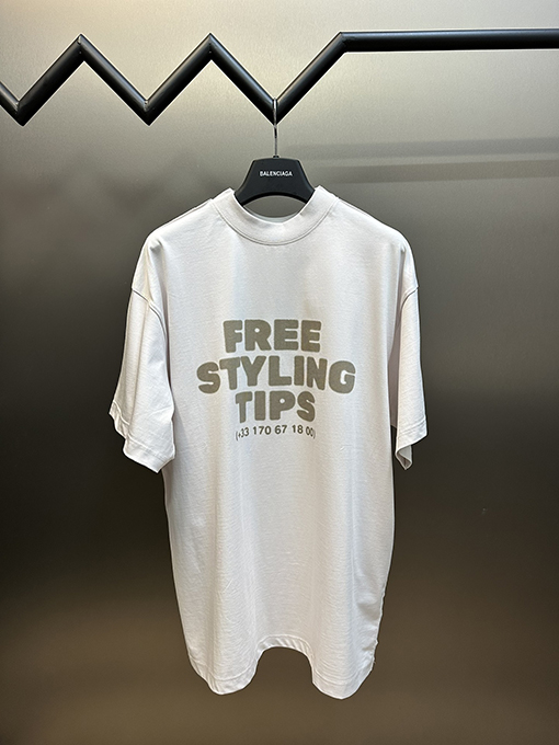 バレンシアガ 両面をつなぎ合わせる半袖Tシャツ