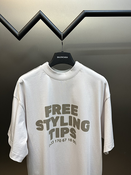 バレンシアガ 両面をつなぎ合わせる半袖Tシャツ