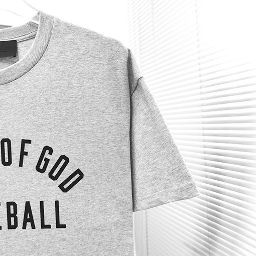 フィアオブゴッド  のアルファベット半袖Tシャツ