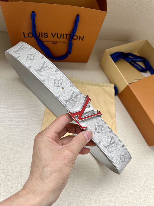 ルイヴィトン  イニシャル両面ベルト