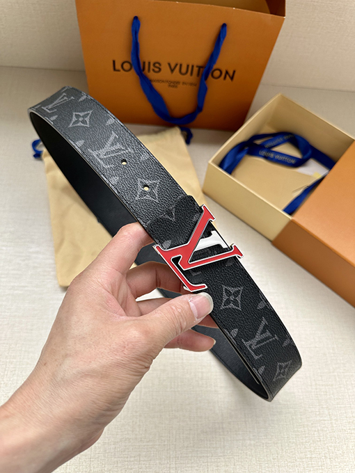 ルイヴィトン  イニシャル両面ベルト