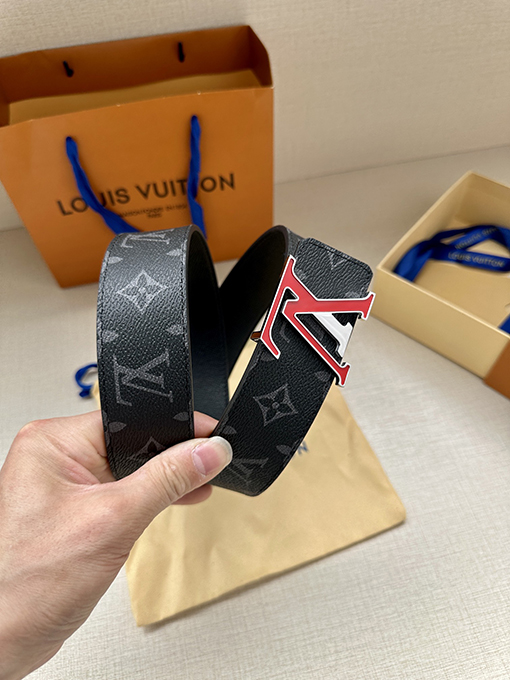 ルイヴィトン  イニシャル両面ベルト