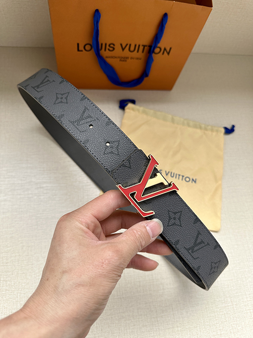 ルイヴィトン  イニシャル両面ベルト
