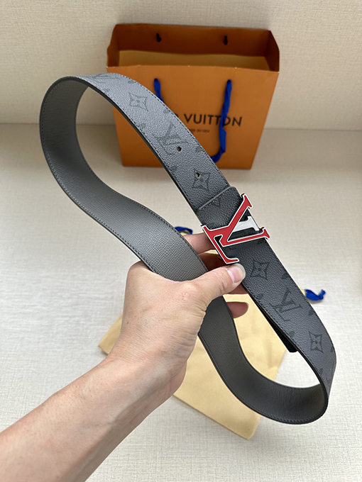 ルイヴィトン  イニシャル両面ベルト