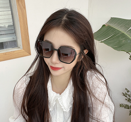 ルイヴィトンコピー  サングラス潮品公式サイトモデル同款