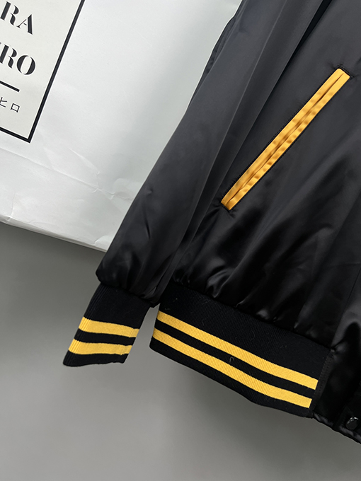 セリーヌ 色のついた襟のジャケット