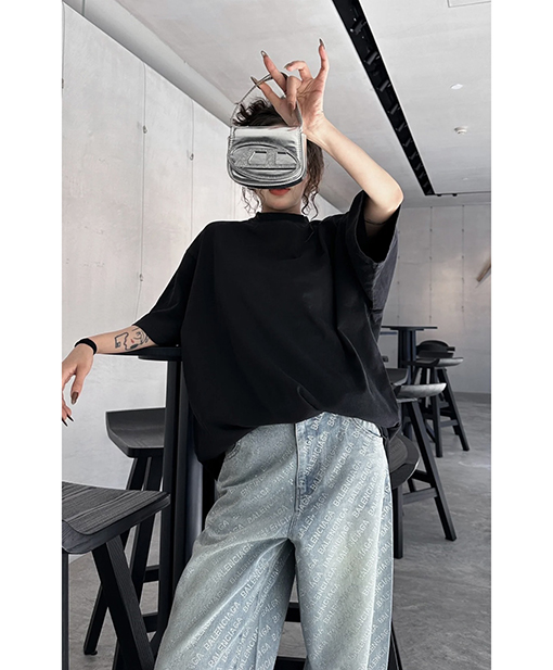 バレンシアガ   文字が付いた半袖Tシャツ