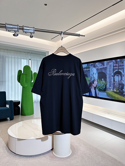 バレンシアガ   文字が付いた半袖Tシャツ