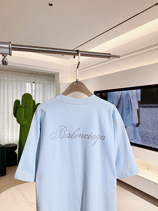 バレンシアガ   文字が付いた半袖Tシャツ