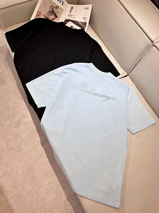 バレンシアガ   文字が付いた半袖Tシャツ