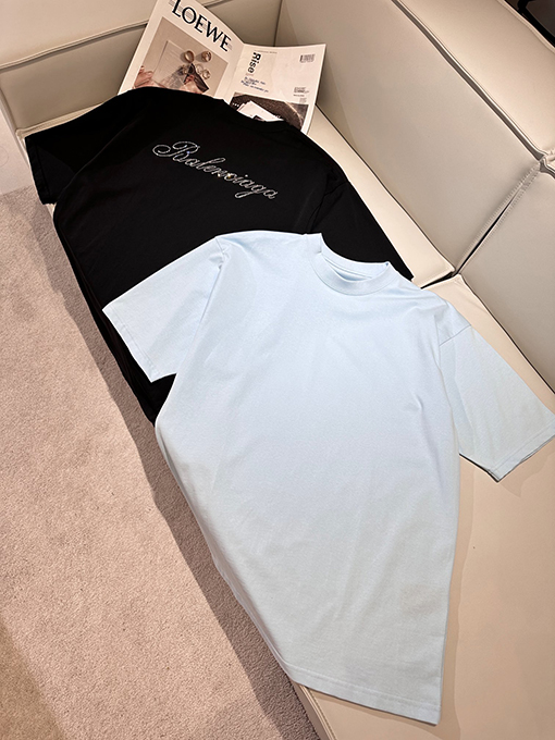 バレンシアガ   文字が付いた半袖Tシャツ