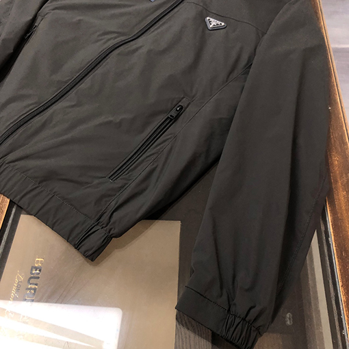 プラダ 新しいスタンドカラージャケット